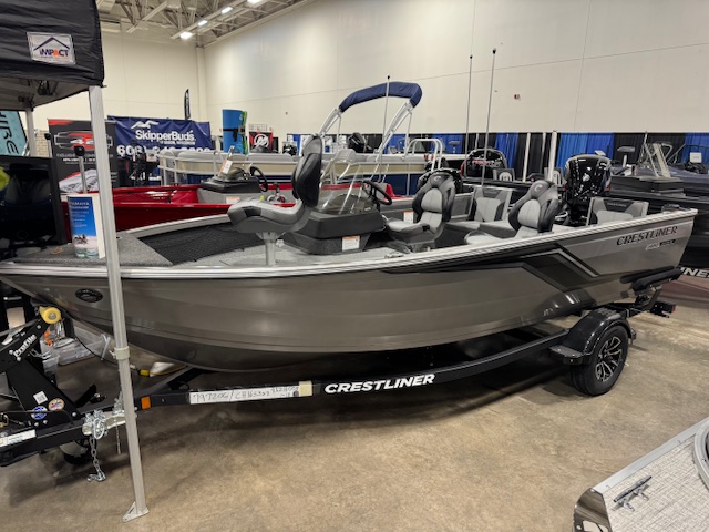 2025 Crestliner 1650 Hawk Side Console Jump Seat Powered by a Mercury 90hp Outboard