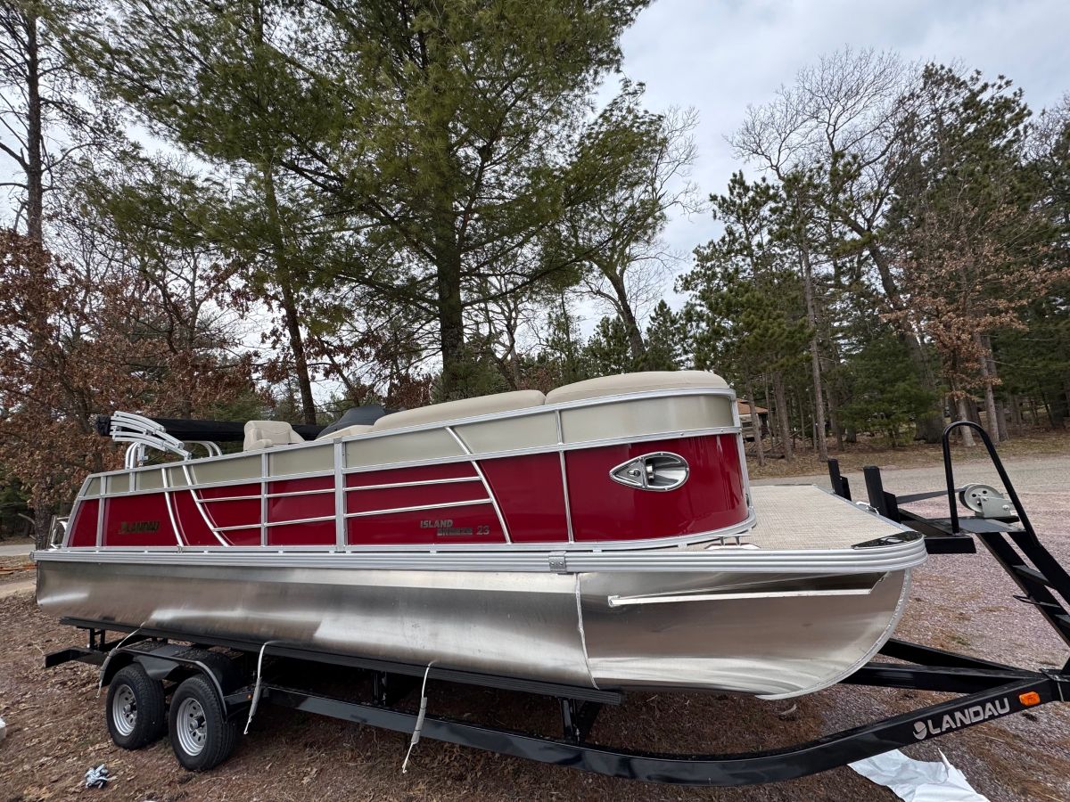 2025 Landau 23 Island Breeze Swingback Tritoon Powered by a 200hp Suzuki with Tandem Trailer - Image 8